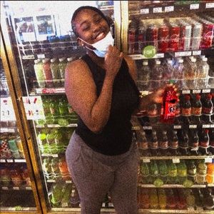 Meet your Posher, Vanessa